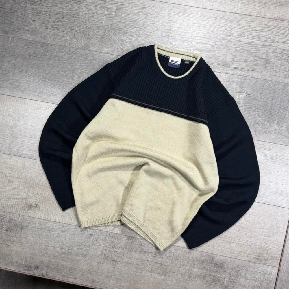 Vintage 2000s essential long sleeve emo grunge preppy sweater Size L‎